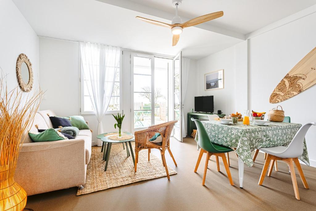 a living room with a table and a couch at La Plage, Rivedoux Beach House in Rivedoux-Plage