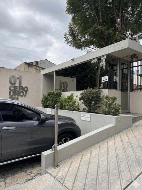 a car parked in front of a building at 01 Tigre Stays in Tigre