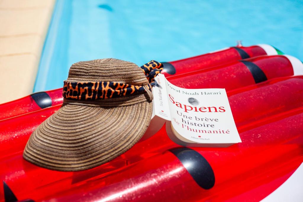 a hat on top of a red object with a sign at La Maison Méditerranéenne in La Ciotat