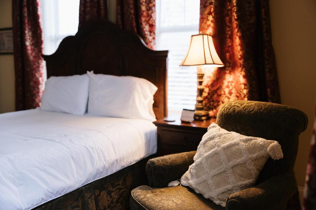 The Grand Lux Inn - Deluxe Kamer Met Queensize Bed