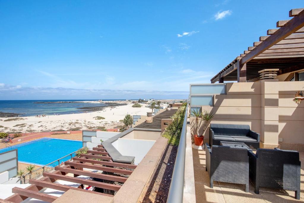 a view of the beach from the balcony of a house at Marfolin 22 in El Cotillo