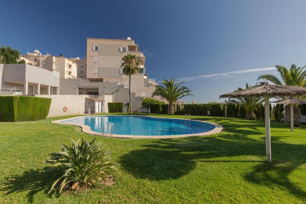 a swimming pool in the yard of a house at Apartamento Clayma in Puerto de Mazarrón