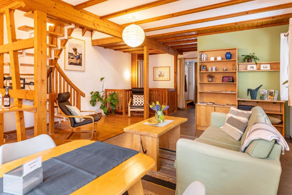 a living room with a couch and a table at Ferienwohnung Am Schleifenbach in Saalfeld