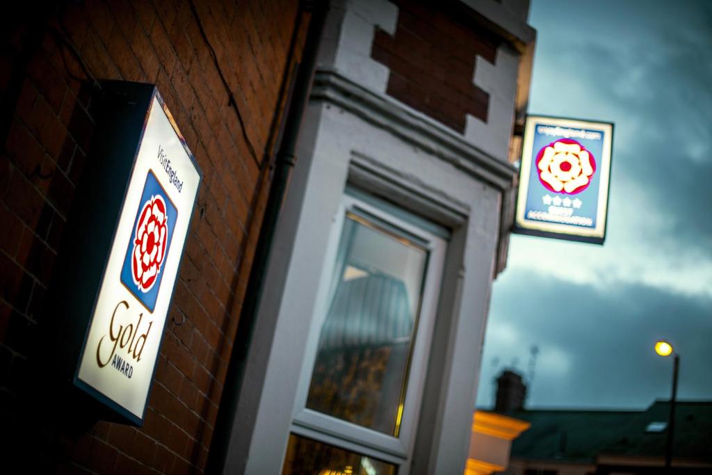 Certifikát, hodnocení, plakát nebo jiný dokument vystavený v ubytování York House Hotel