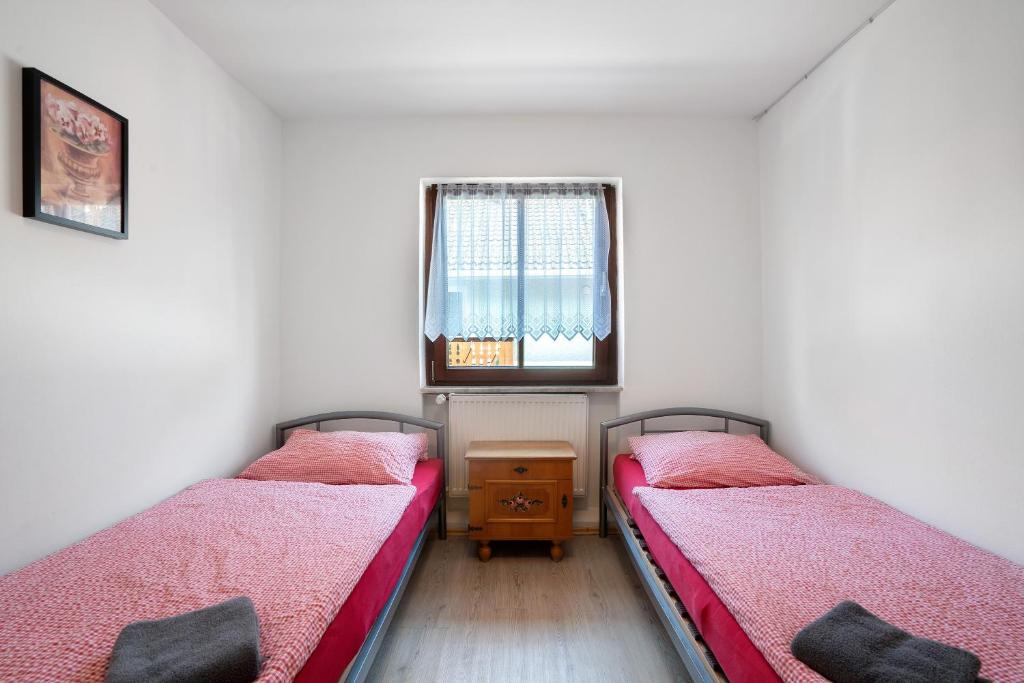 Knödelhof - Habitación Triple Con Ducha