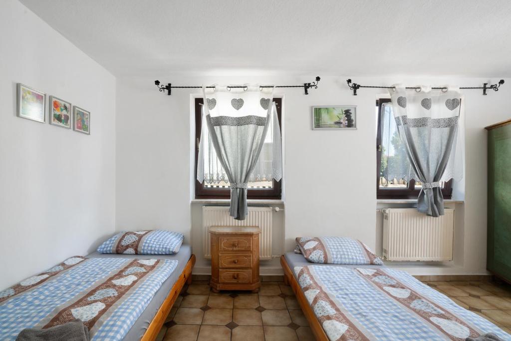 Knödelhof - Habitación Triple Con Ducha