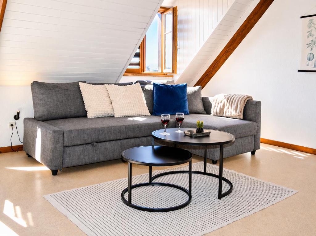 a living room with a couch and a table at Le Nid, Duplex lumineux proche Colmar in Soultz-Haut-Rhin