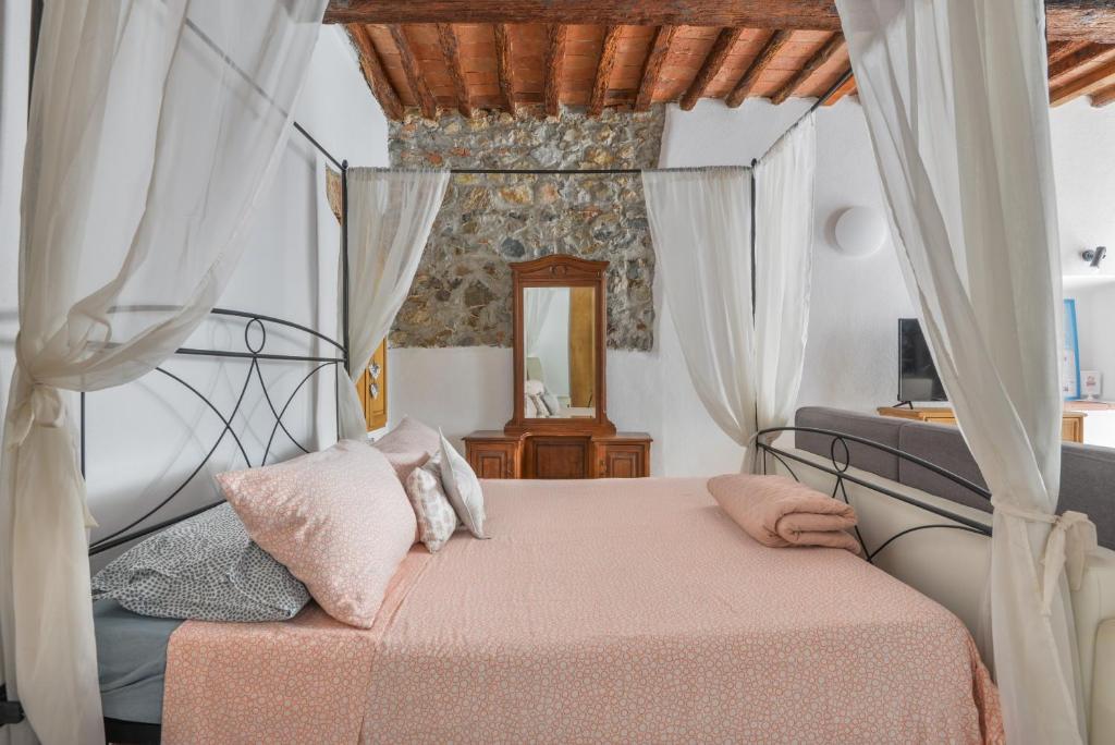 a bedroom with a canopy bed and a mirror at Nido d'amore in Portoferraio