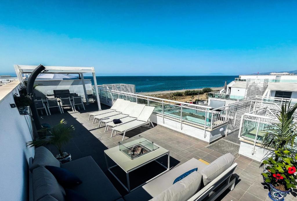a balcony with a view of the ocean at Atico Bremadito in Torrox Costa