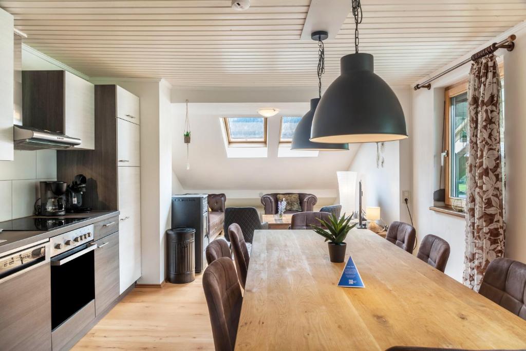 a kitchen and dining room with a table and chairs at Gletscherblick in Pusstratten