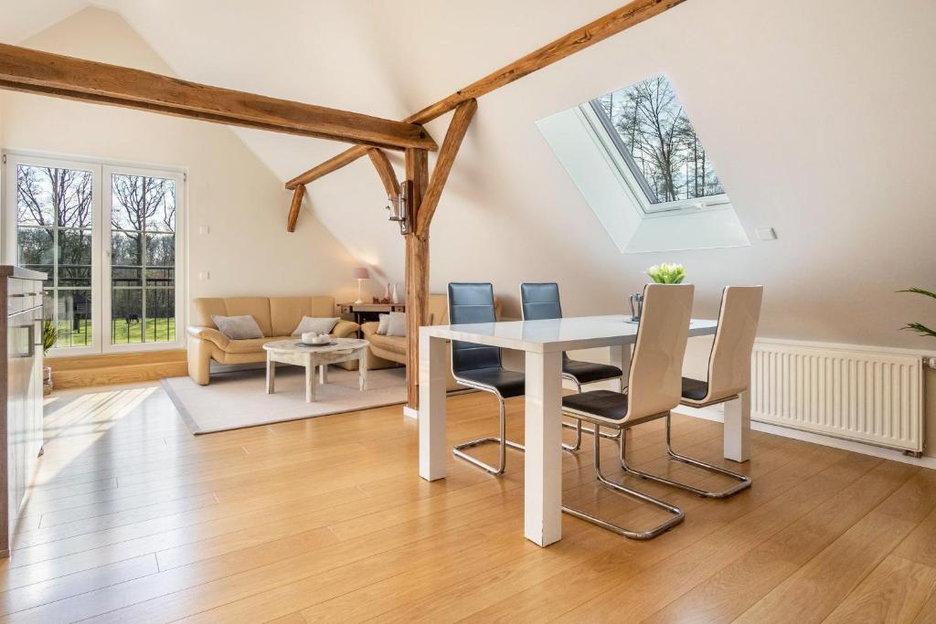 a dining room and living room with a table and chairs at Pendler- und Ferienwohnung Bröke in Ahaus