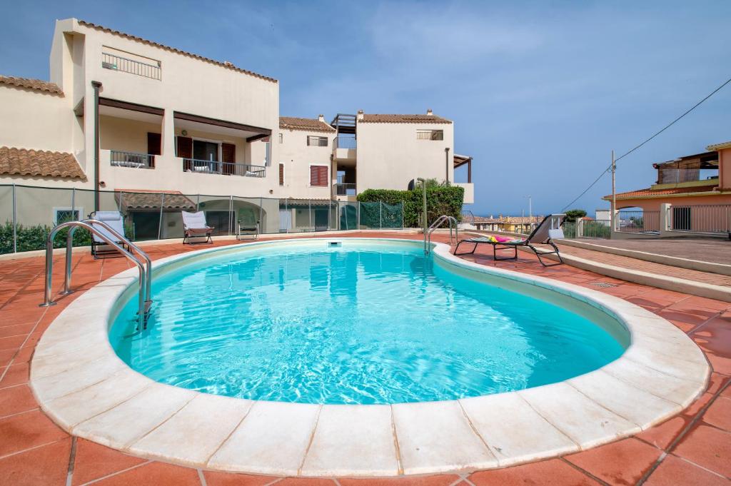 a swimming pool in the middle of a building at Soleluna apartment in Castelsardo