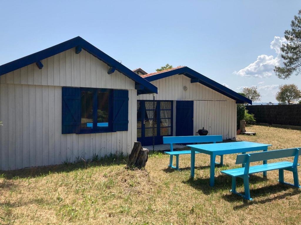 two picnic tables in front of a building at Quartier des Pecheurs - Réf 35 in Lège-Cap-Ferret