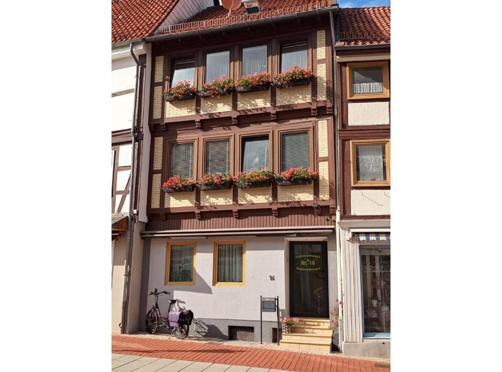a building with flower boxes on the front of it at Haus am Markt Fewo 3 in Schöningen