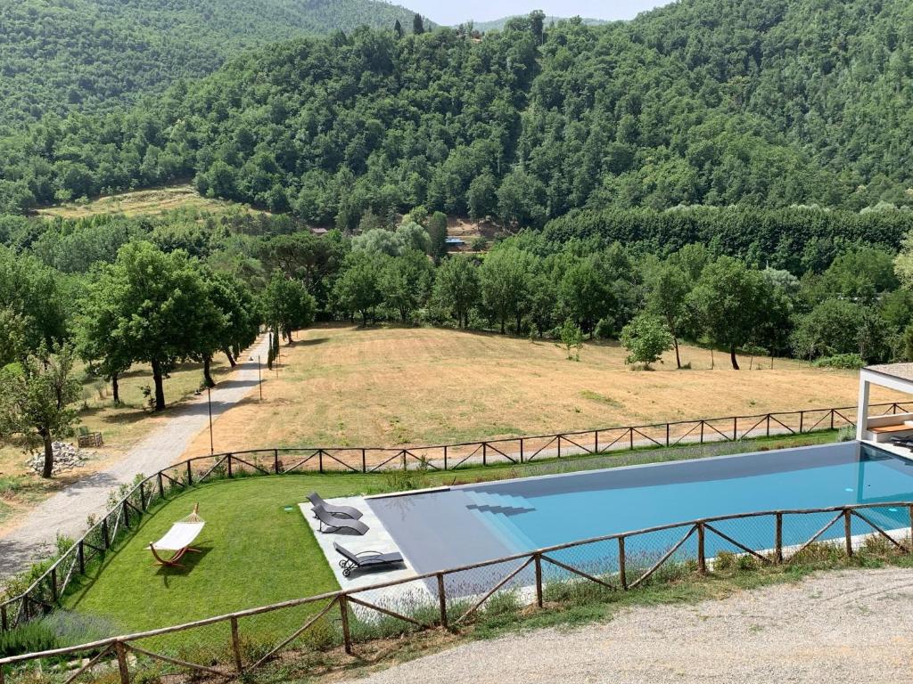 a swimming pool with a view of a mountain at Gea - In Parulia Country House in Arezzo