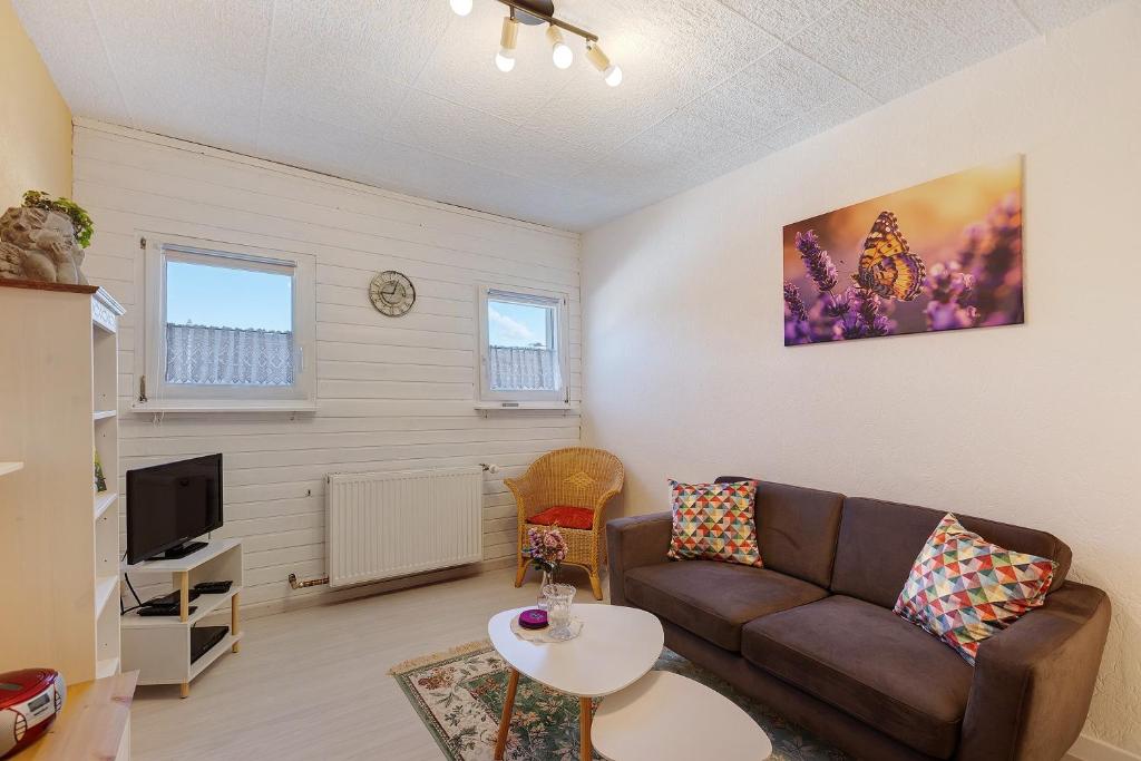 a living room with a couch and a tv at La Fleur in Tengen