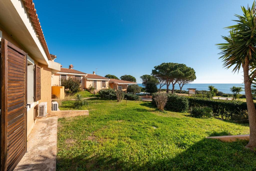a view of a yard from a house at Le Gemelle al 212 in Villaputzu