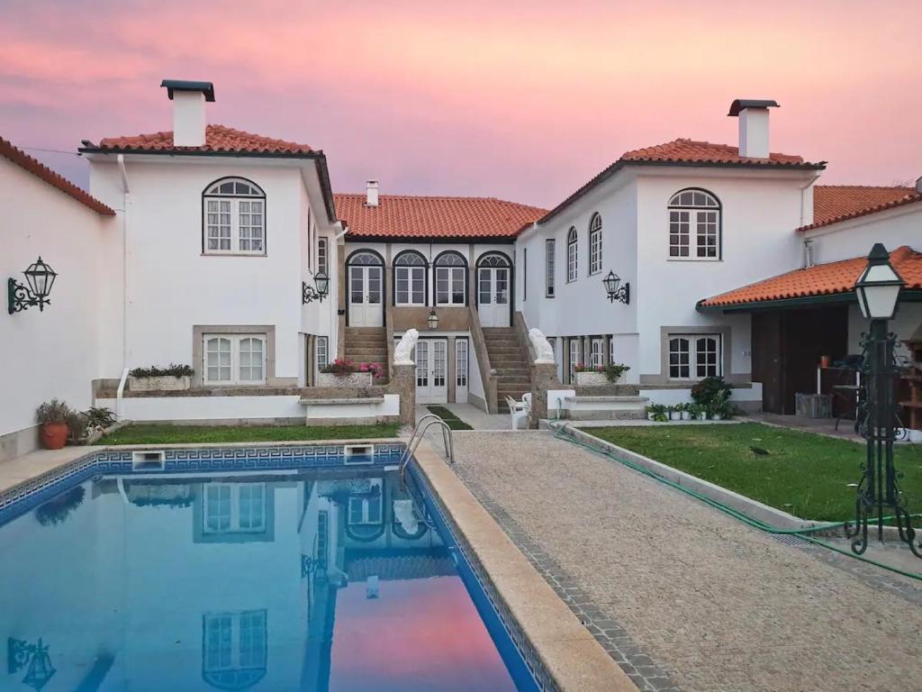 a house with a swimming pool in front of it at Casa do Terreiro in Barqueiros