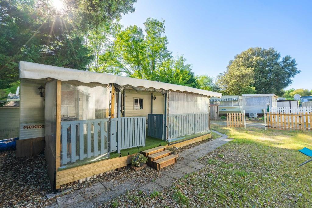 a small house with a tent in a yard at Mh310 La Tremblade in La Tremblade