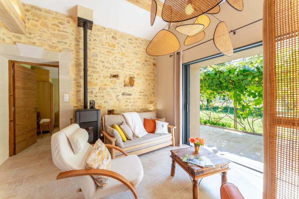 a living room with a couch and a table at Tilleul enchanté in Malaucène