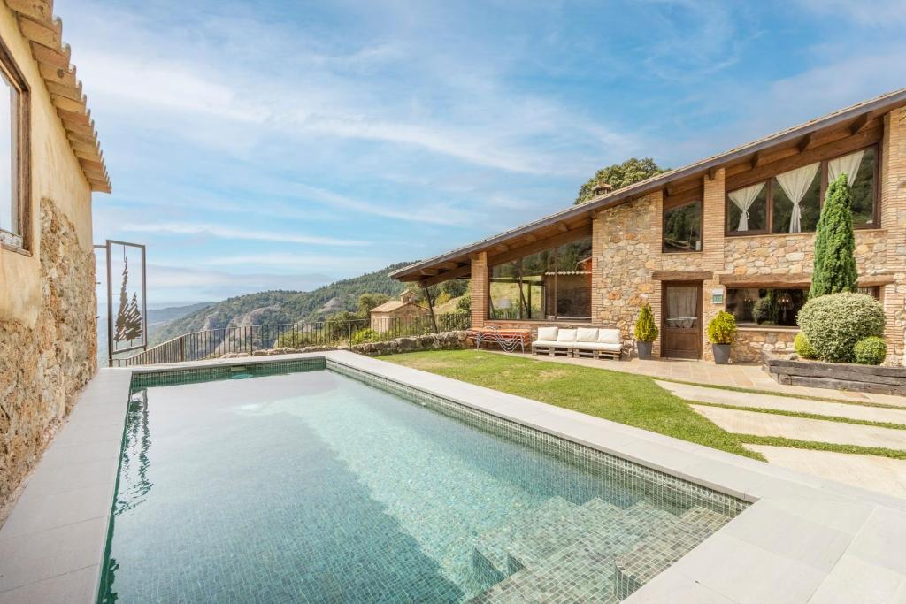 an infinity pool in the backyard of a house at El Cobert De Lera in Oden