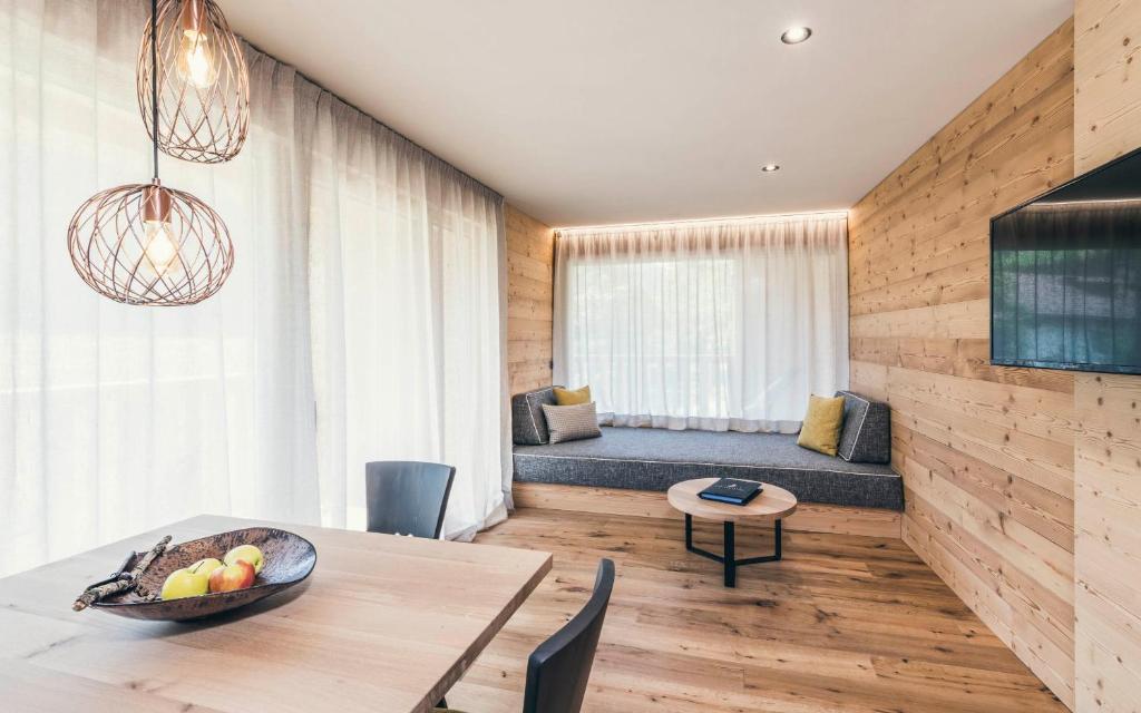 a living room with a table and a couch at Lichtung Woldererhof Sonnenlicht in Racines