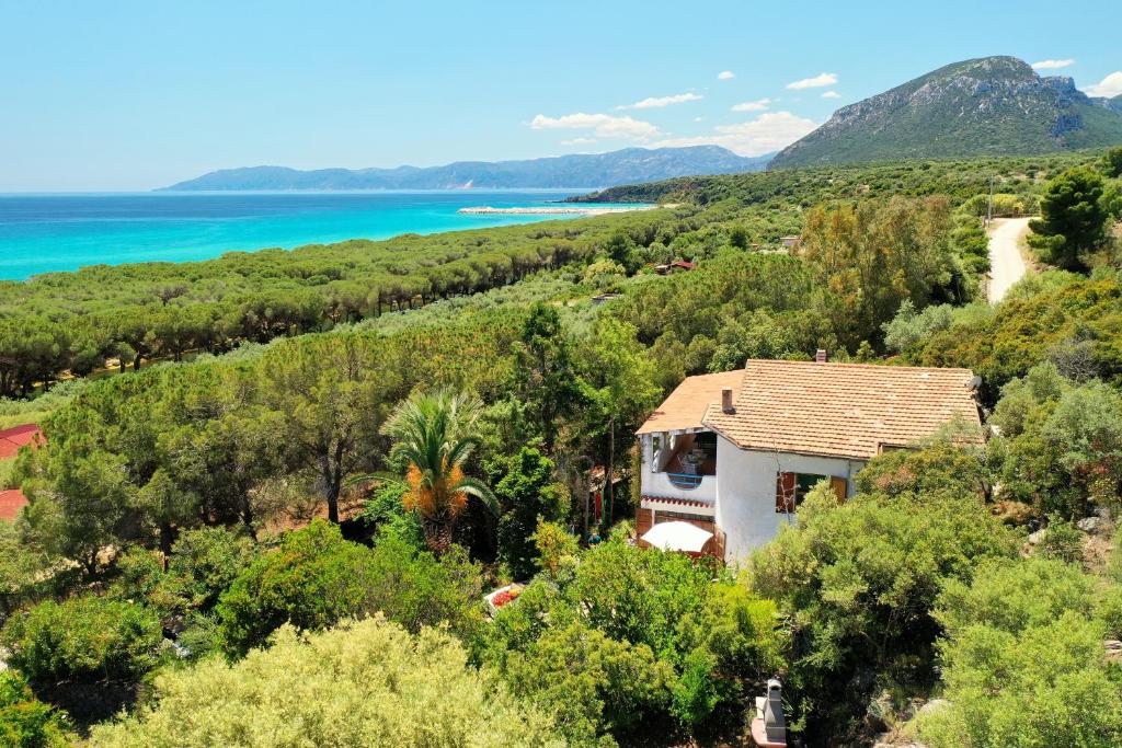 a house on the hill with a view of the ocean at Casa Vacanze Osala in Orosei