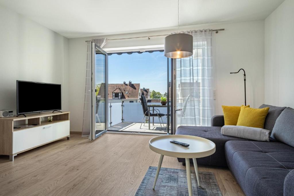 a living room with a couch and a table at Fink - Vogelhaus in Friedrichshafen