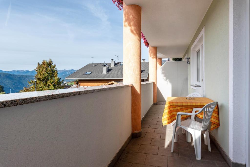 a balcony with a table and chair on a balcony at Residence Diana Apartment 102 in Terento