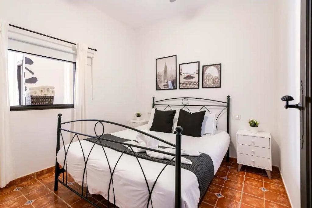 a bedroom with a bed with a black metal frame at Apartamento La Listada Alto in La Listada
