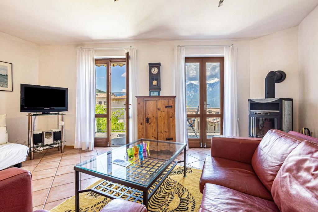 a living room with a couch and a glass table at Appartment Capri in Tignale