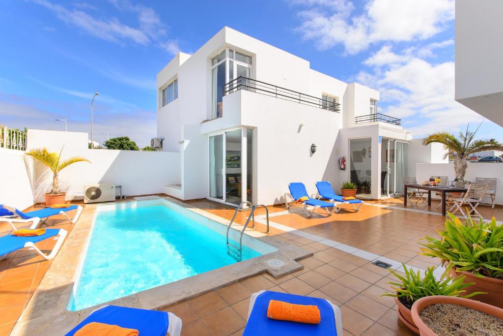 an image of a villa with a swimming pool at Luis iii in Puerto del Carmen