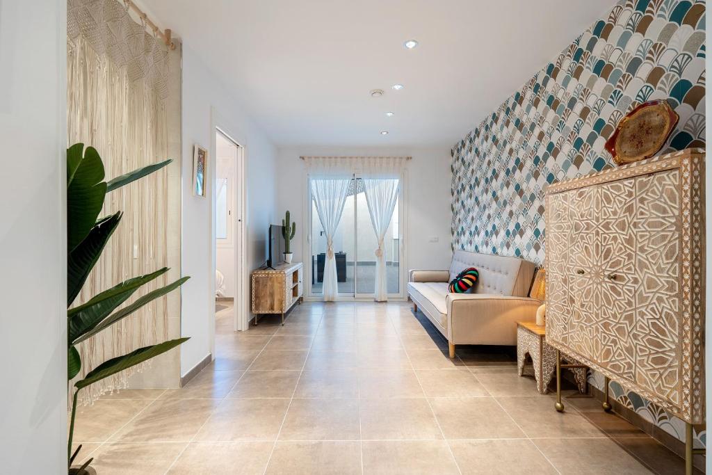 a living room with a couch and a staircase at Mabicarent Playa 1 in Calafell