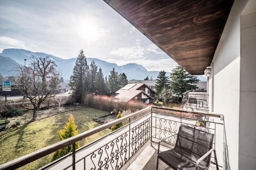 a balcony with a chair and a view of mountains at Villa L'Oranaise in Cluses