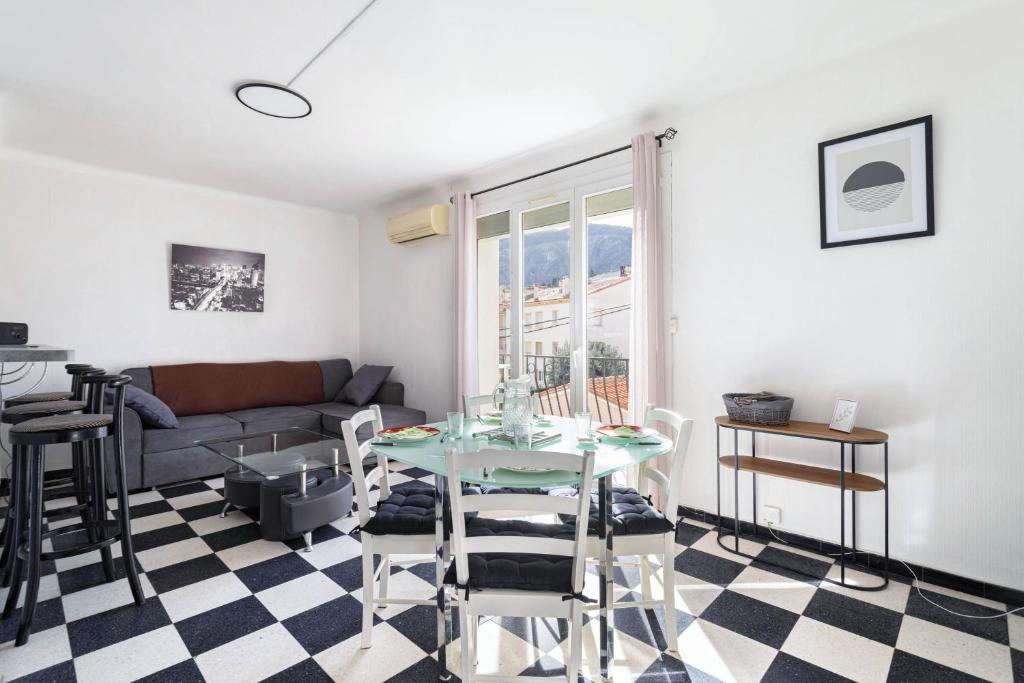 a living room with a table and a couch at L'interlude in Amélie-les-Bains-Palalda
