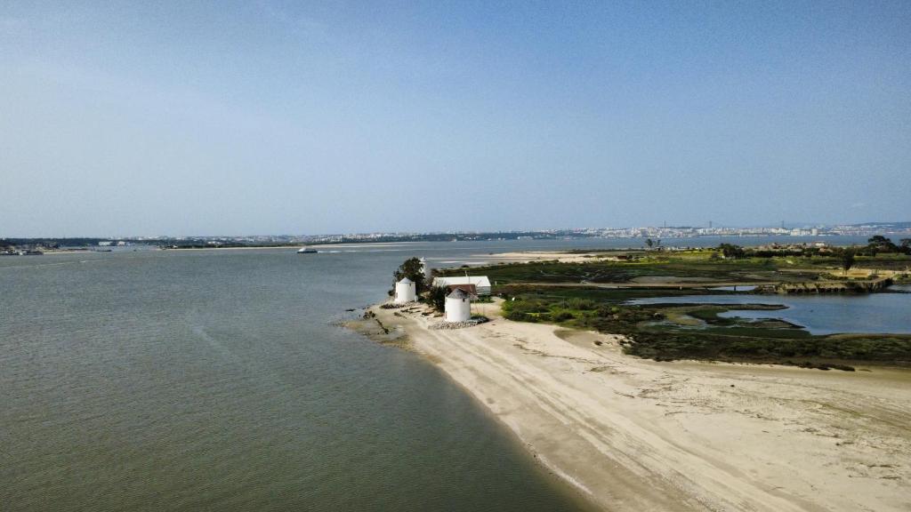 an island in the middle of a body of water at Lisbon south side apartments in Barreiro