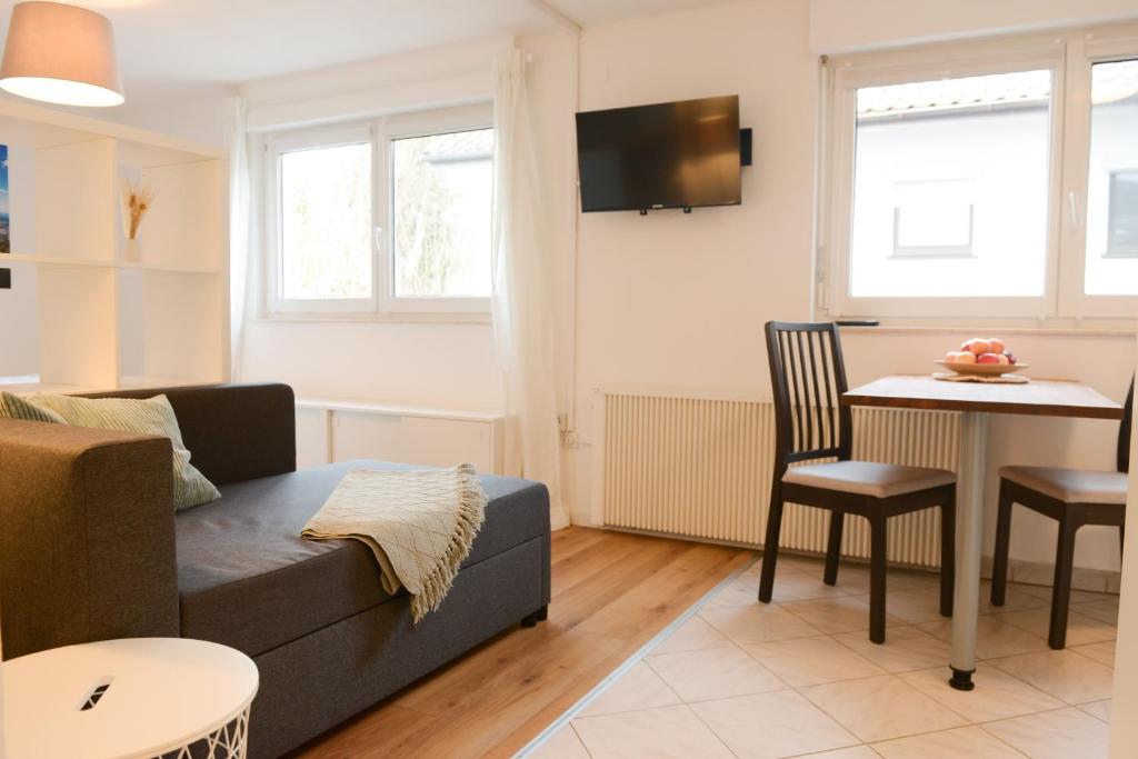a living room with a couch and a table at Ferienwohnung Malou in Tettnang