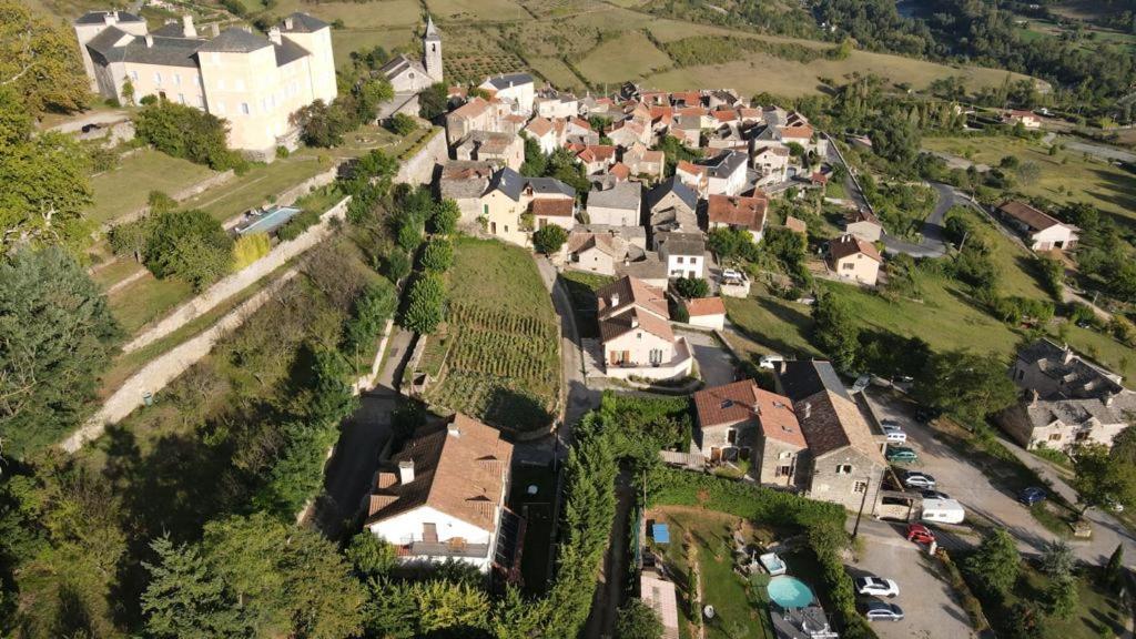 an aerial view of a village with houses and cars at lesoleilo Suite Chateau ou Baume in Mostuéjouls