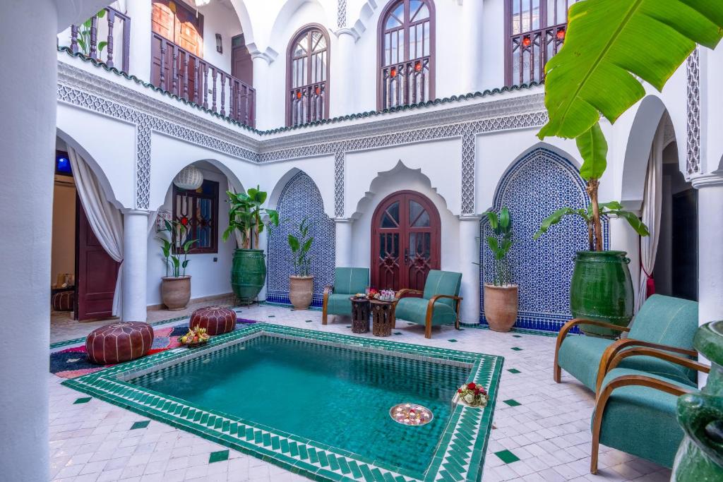 a courtyard with a pool in a building at Riad Lalla Azalay in Marrakesh