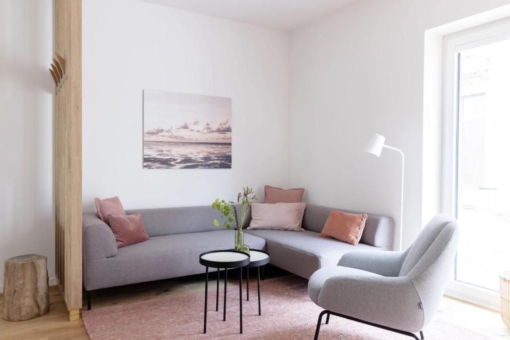 a living room with a couch and a chair at Koje in Böhl