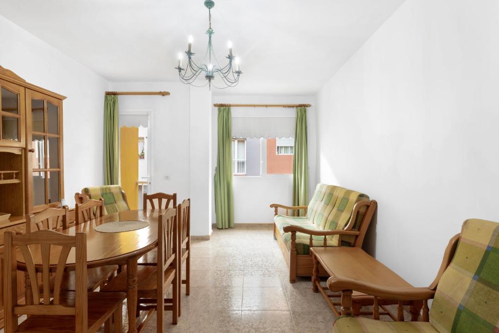 a dining room with a table and chairs at Piso Leoncio Breña Alta in Breña Alta