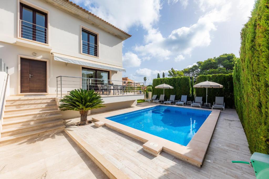 a villa with a swimming pool and a house at Villa Casa Bon Sol in Capdepera