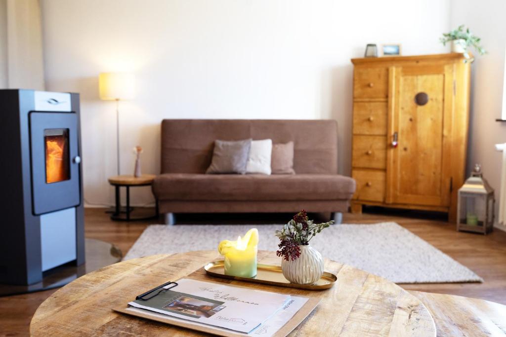 a living room with a table and a couch at Naturpause Ferienwohnung in Schmallenberg