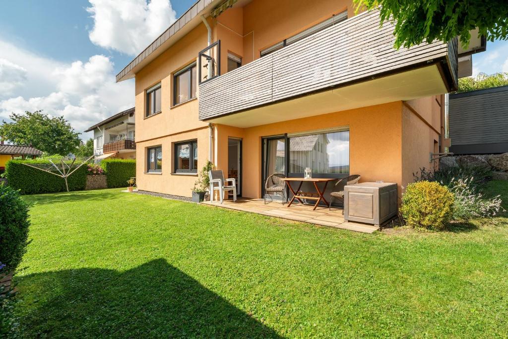a house with a lawn in front of it at Ferienwohnung Carolin in Dornstetten