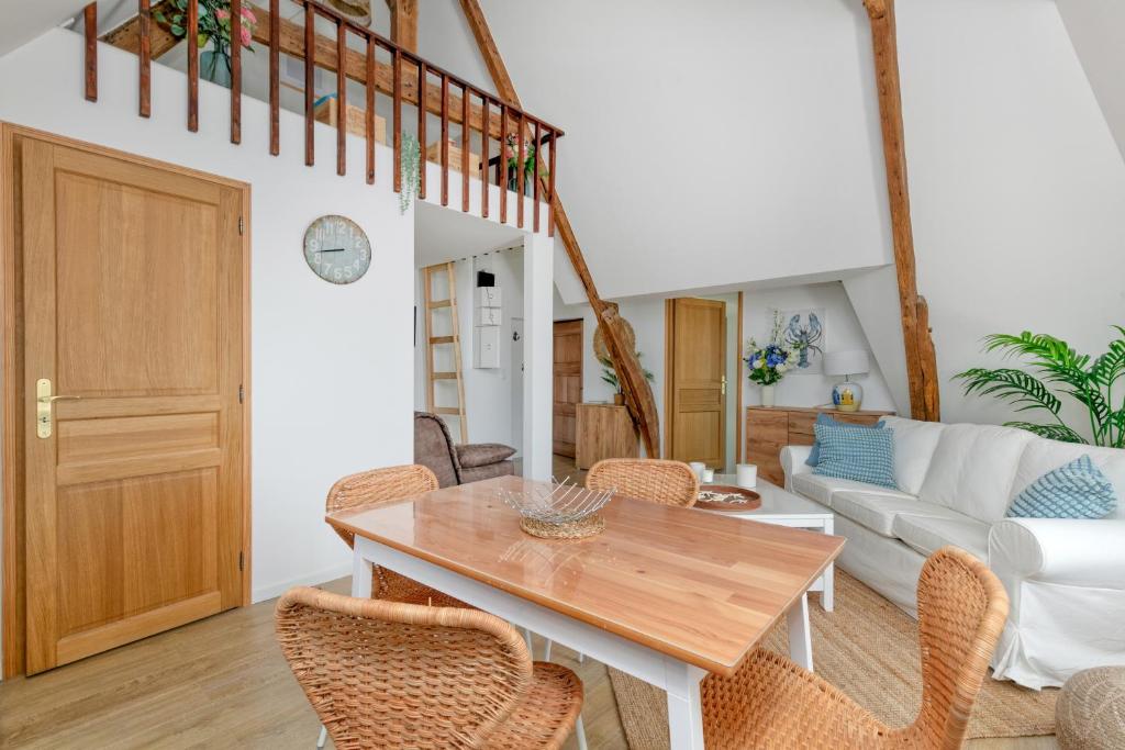 a living room with a wooden table and chairs at Martin - Appartement Le Croisic in Le Croisic