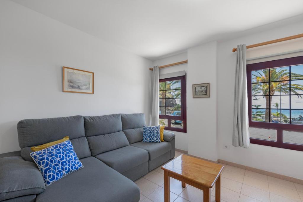 a living room with a couch and a table at Piso Tazacorte in Puerto