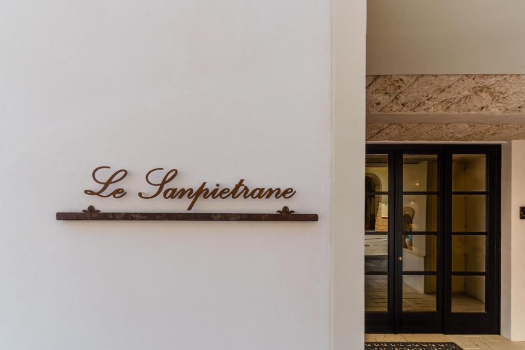 a sign on the wall of a building at Le Sanpietrane in Taviano