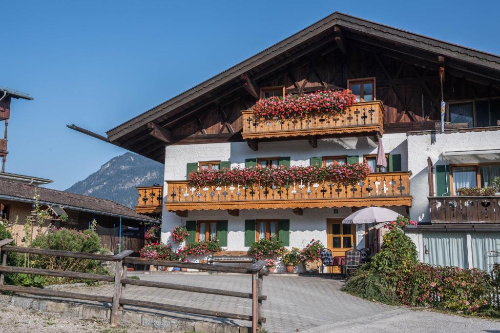 a building with flower boxes and balconies on it at Ferienwohnung Zugspitze in Grainau