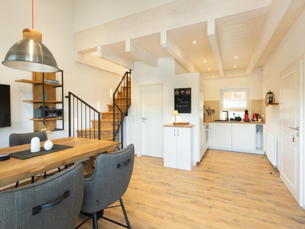 a kitchen and dining room with a wooden table and chairs at Ferienwohnung Verschnuufeckli in Wehr