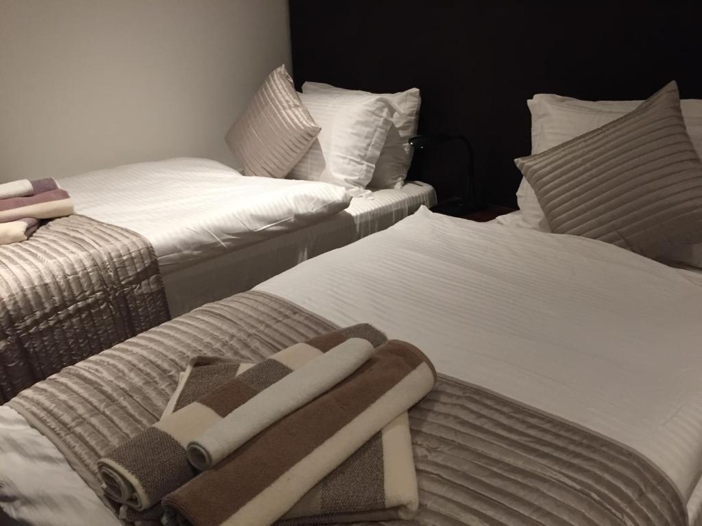 Postel nebo postele na pokoji v ubytování Excelsior Apartments - Liverpool Central - Free Parking - AirCon